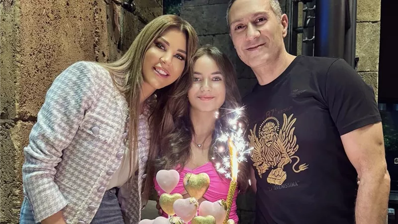 رغم الانفصال| كارلا حداد وطوني أبو جودة يحتفلان بعيد ميلاد ابنتهما في جو عائلي (صور)