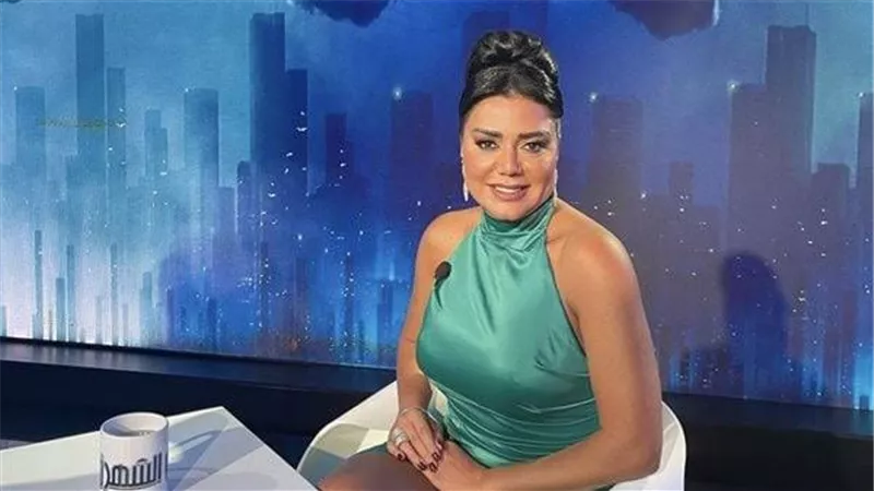 رانيا يوسف: اتربيت على مشاهد القبلات واللي مش عاجبه ميتفرجش (فيديو) 