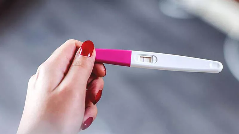 لماذا يحدث الحمل مع تناول حبوب منع الحمل؟ 4 أسباب 