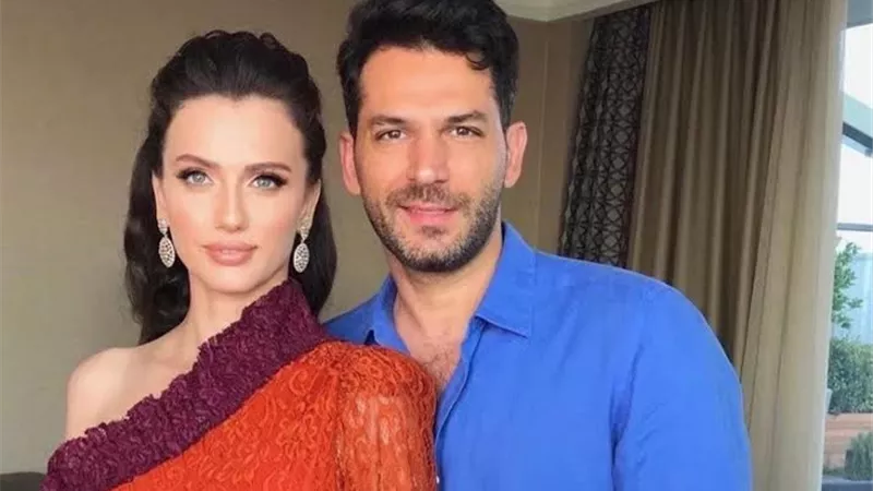 مراد يلدريم وإيمان الباني يسرقان الأضواء في افتتاح 2 Ölümlü Dünya