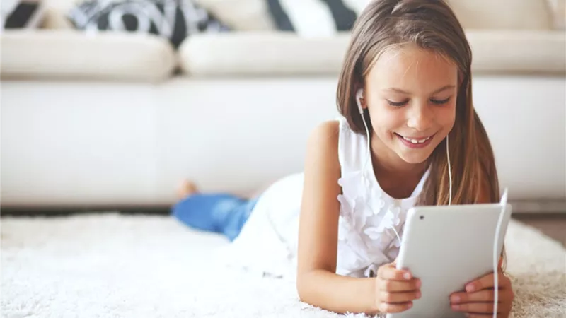 4 أفكار ذكية تخلص طفلك من إدمان الهاتف