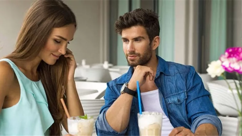 4 صفات تدل على الرجل المخادع في الحب 