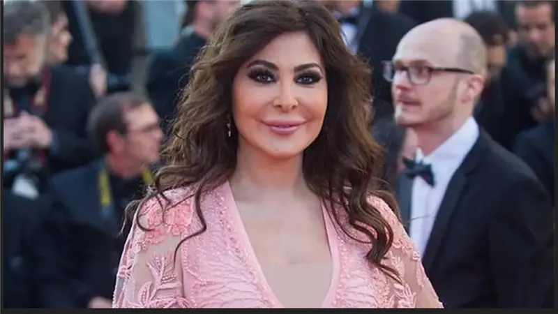 وصلة رقص بين إليسا ويسرا في مهرجان البحر الأحمر (فيديو)