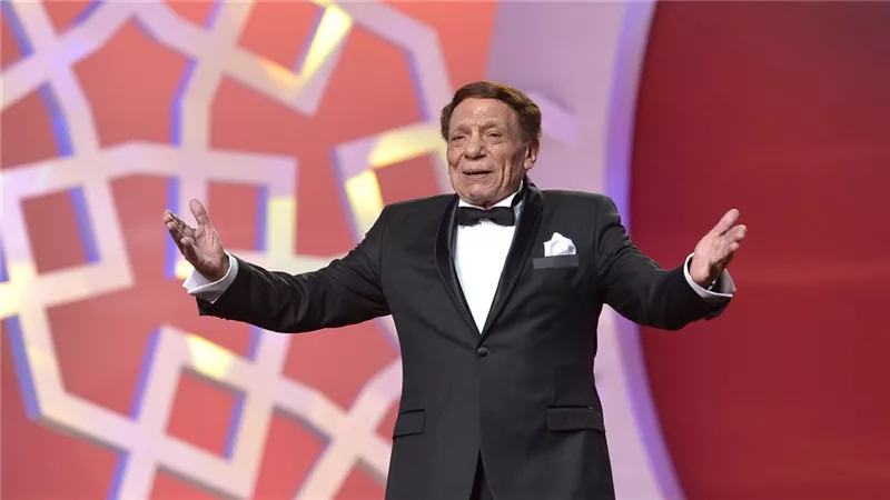 تعليقات الفنانين بعد إطلاق اسم عادل إمام على كوبري.. ويسرا: «يستاهل تمثال»