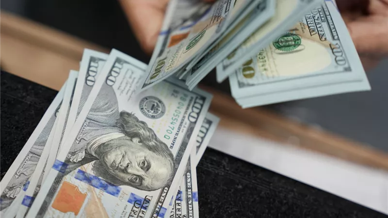 مفاجأة صادمة في سعر الدولار مقابل الجنيه بالسوق السوداء اليوم