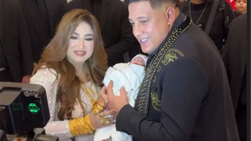 حمو بيكا يحتفل بسبوع ابنته في قاعة أفراح والجمهور يسخر