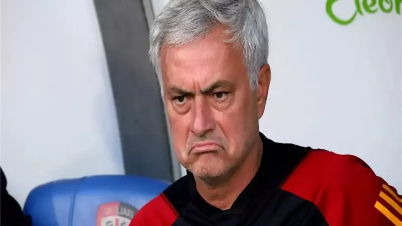 تصريح صادم لمدرب روما مورينيو يهدده بالإيقاف مجددا