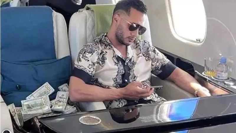 محمد رمضان يكشف أكثر موقف محرج تعرض له خلال التصوير وسر قطع بنطلونه (فيديو)