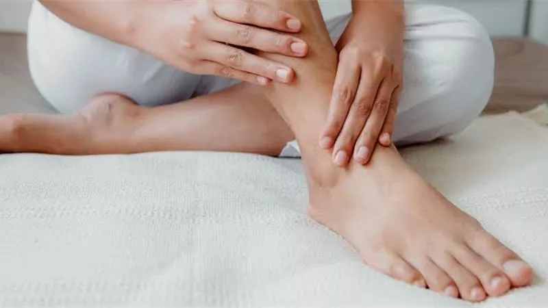 4 علامات بالقدمين تدل على ارتفاع ضغط الدم 