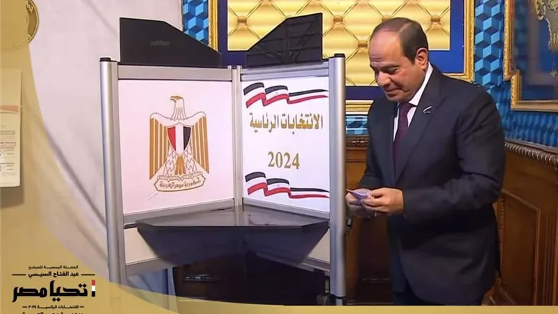 السيسي يدلي بصوته في الانتخابات الرئاسية (فيديو)