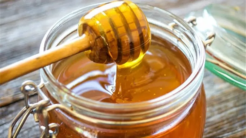 أضرار تناول عسل النحل (إنفوجراف)