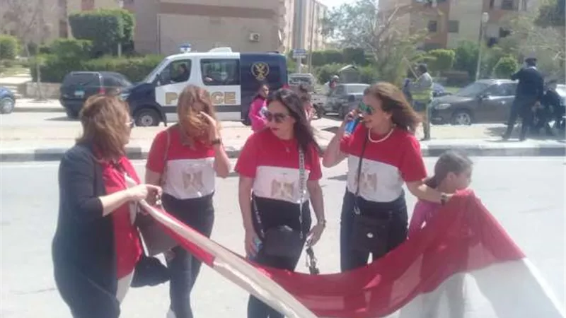 5 إكسسورات أنيقة تزينت بها الفتيات أمام اللجان الانتخابية
