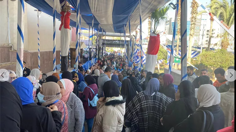 طوابير نسائية أمام مقار اللجان الانتخابية في بورسعيد (صور)