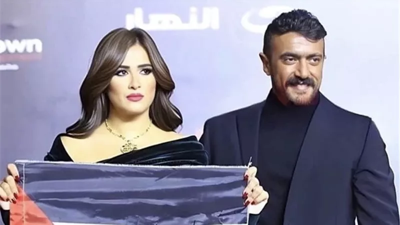 أحمد العوضي ينقذ ياسمين عبد العزيز من موقف محرج في مهرجان وشوشة (فيديو)