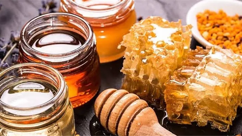 كيف سيغير تناول العسل على الريق حياتك؟ 4 نتائج مذهلة