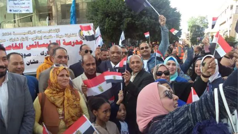 معلمات مطروح تنظمن مسيرة حاشدة احتفاء بالانتخابات الرئاسية