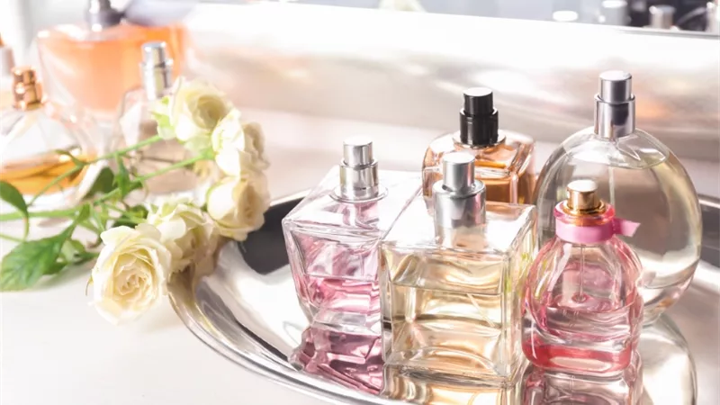 عطور شتوية للجنسين برائحة تدوم طويلاً (صور)