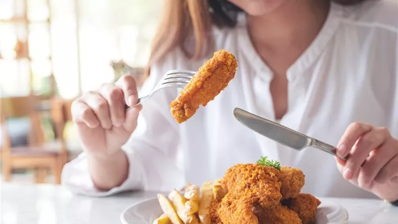 حلمت أنني آكل الفراخ في المنام «ما تفسير ذلك؟»