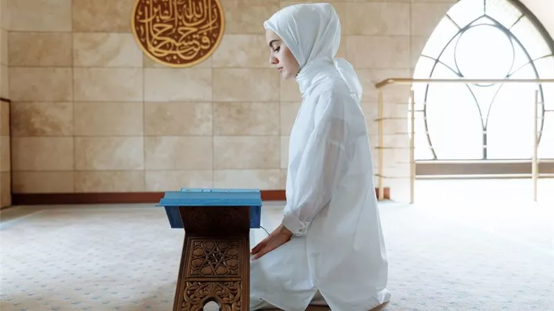 ما حكم الترتيب بين فريضة الفجر وسنته؟ الإفتاء تُجيب