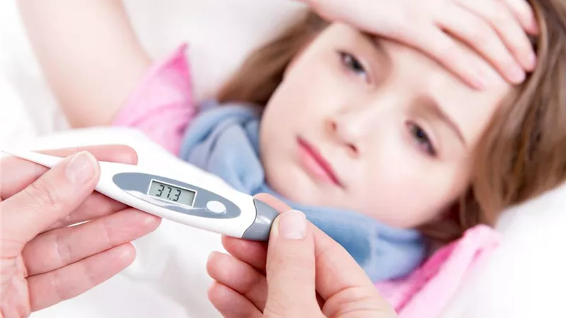 5 أخطاء تجنبيها عند إصابة طفلك بالسخونة