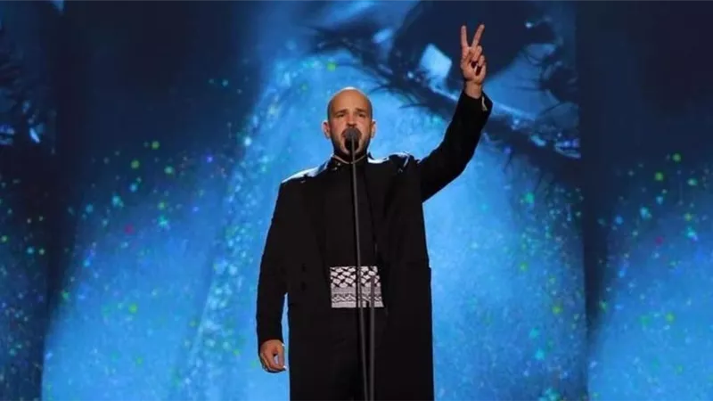 أبو ينشر كليب أغنية مهرجان الجونة العالم أعمى The Worl is Blind (فيديو)