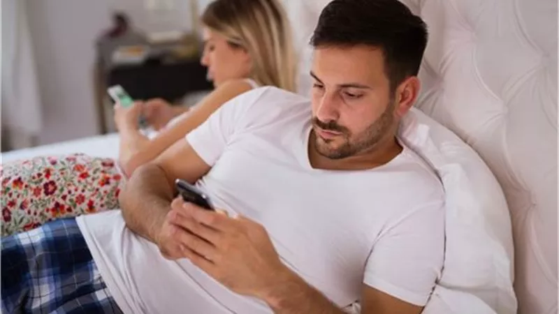 4 عواقب مدمرة لقرار هجر الفراش بين الزوجين (إنفوجراف)