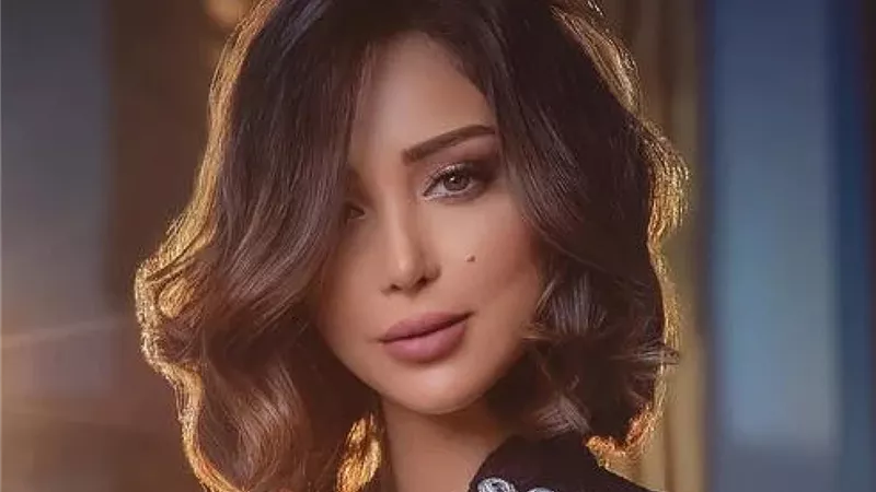 بسمة بوسيل ترتدي بيجامة حرير بـ50 ألف جنيه في إطلاتها الأخيرة (صور)