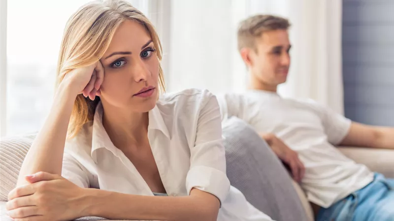 كيف أتخلص من مقارنة زوجي برجل أخر؟ 5 حلول مجدية