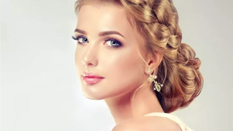  تسريحات شعر أنيقة وجذابة لسهرة رأس السنة 2024