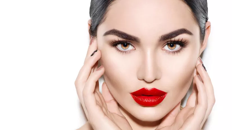 لصاحبات العيون العسلية | مكياج بظلال ملونة لنظرات ساحرة