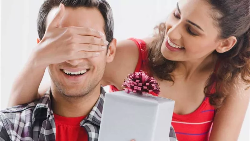 7 أفكار لهديا تسعد زوجك في الكريسماس