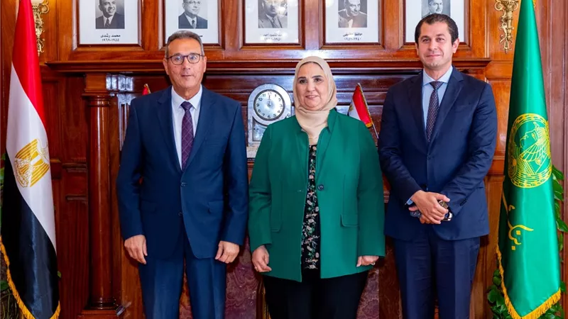 بنك مصر يوقع بروتوكولي تعاون مع التضامن وصندوق تحيا مصر دعما لـ100 ألف أسرة