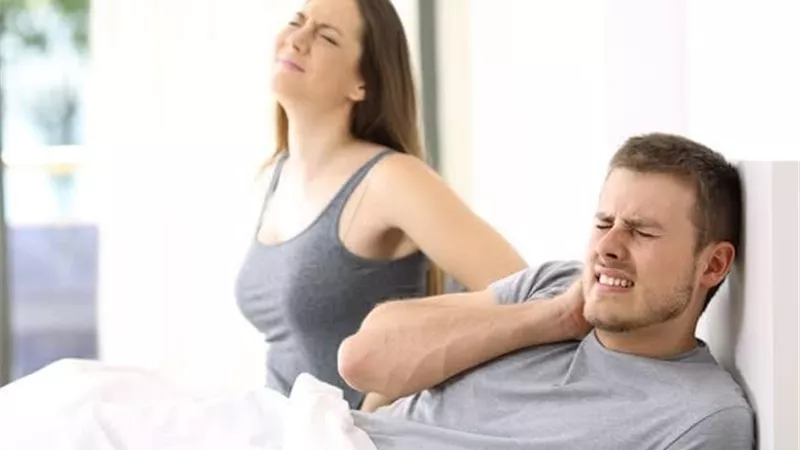 لماذا نشعر بآلام الظهر بعد ممارسة العلاقة الحميمة؟ 3 أسباب صحية