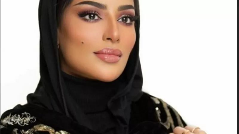 كيفية تطبيق مكياج المرأة السعودية ليلة رأس السنة | 10 خطوات