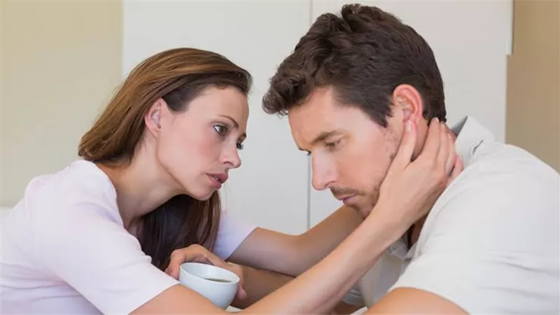 كيف تتعامل الزوجة مع اكتئاب الزوج؟ «الصبر ومحاولة التخفيف» 