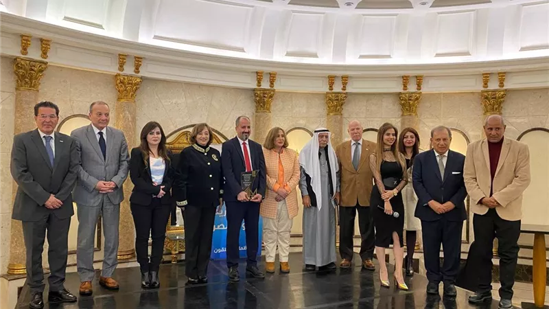 السفيرة سعاد شلبي ومؤسسة رؤية تكرمان نجوم العمل العام (صور)
