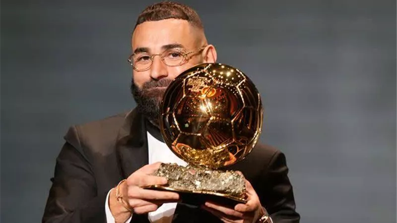 كريم بنزيما يعود للظهور في مدريد «ما السبب؟»