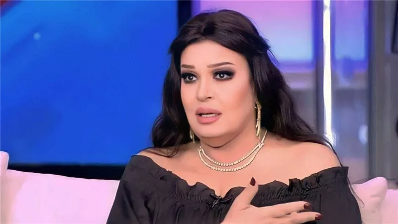 أحفاد فيفي عبده يفاجئونها على الهواء في رأس السنة (فيديو)