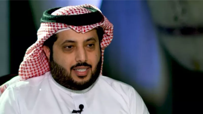 تركي آل الشيخ يكشف عن هدية تلقاها من المخرج عمرو عرفة (صور)