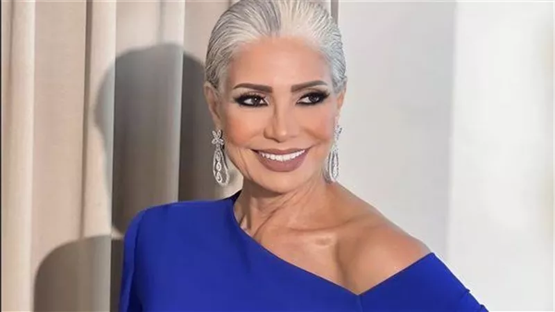 سوسن بدر توجه رسالة اشتياق إلى عادل إمام بعد نفاذ تذاكر Sold Out (فيديو) 