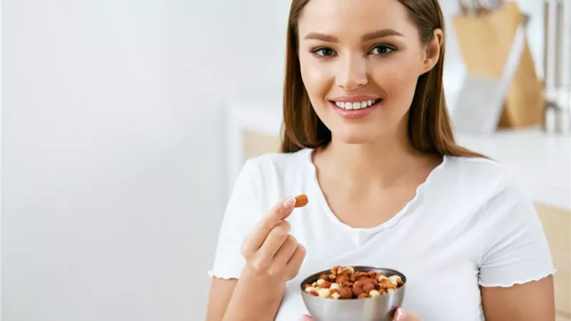 حلمت أنني آكل المكسرات في المنام «ما تفسير ذلك؟»