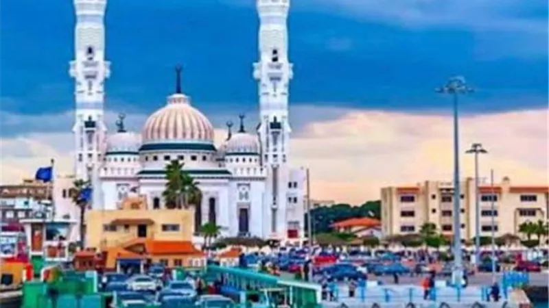 المعدية| طريقة للعبور بين قارتين مجانًا في 10 دقائق ببورسعيد