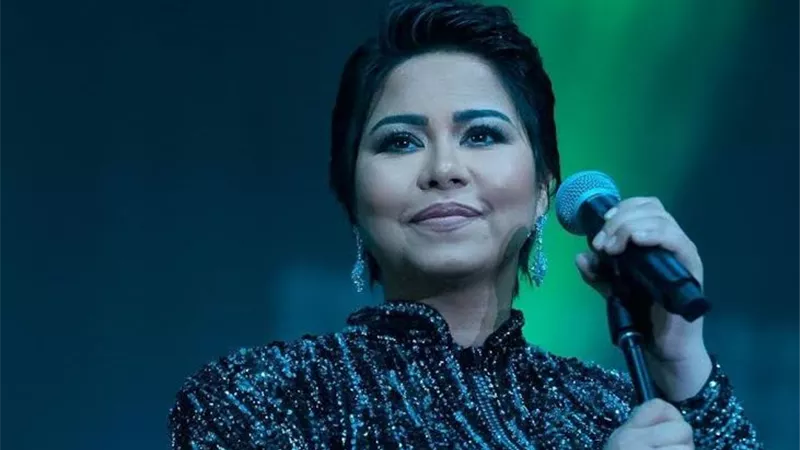 الشاعر تامر حسين يروج لعمل فني جديد لـ شيرين عبد الوهاب