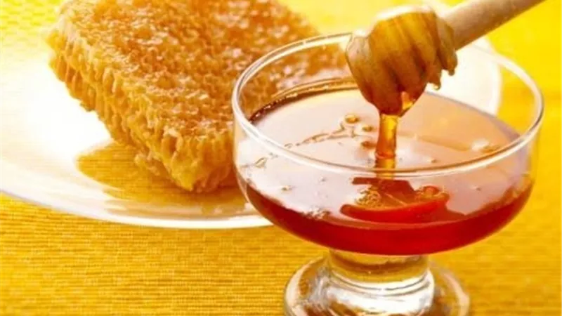 3 أضرار لا تتخيليها عند تسخين العسل 