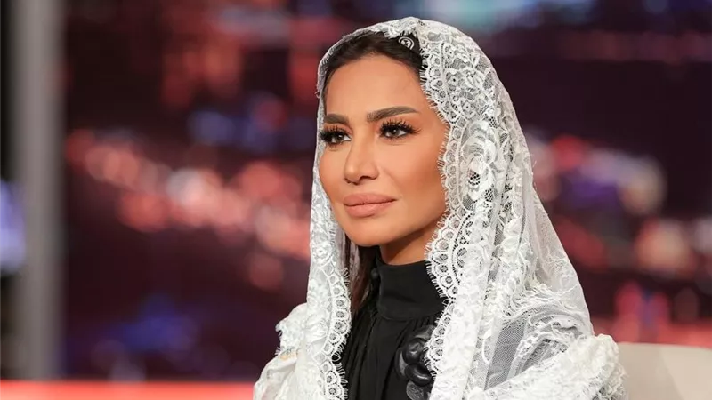 بسمة وهبة ترد على منتقديها بسبب عزاء والدة لطيفة: «داخل بين البصلة وقشرتها»