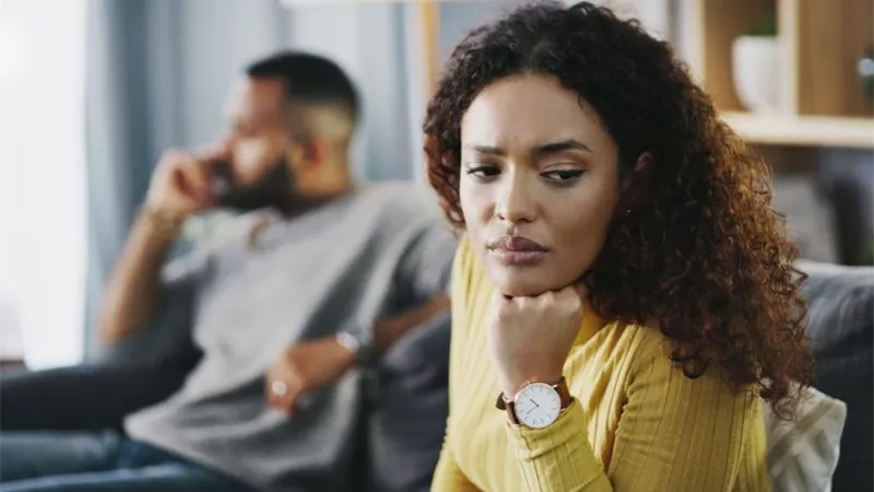 6 علامات تكشف أن الطرف الأخر غير جاد في العلاقة
