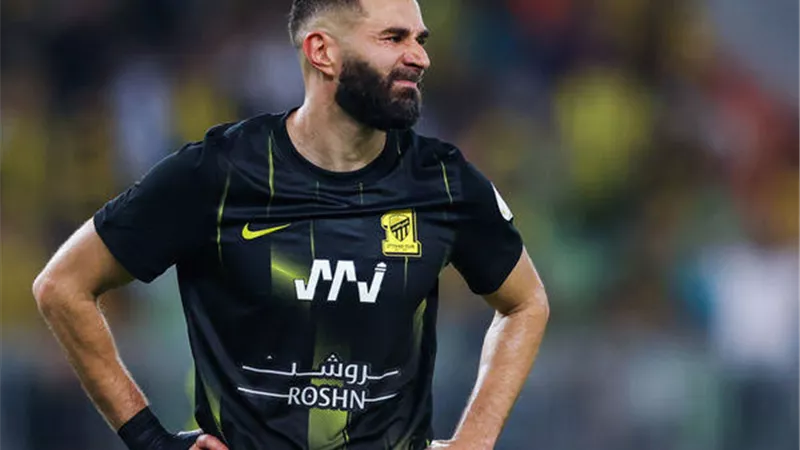 كريم بنزيما يوجه ضربة موجعة للاتحاد بسبب تشيلسي 