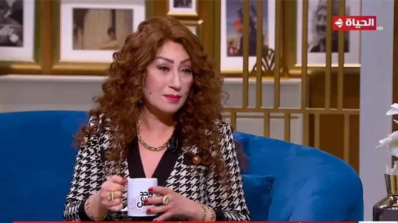 تعليق صادم من إيناس مكي بشأن شقيقها الفنان أحمد مكي