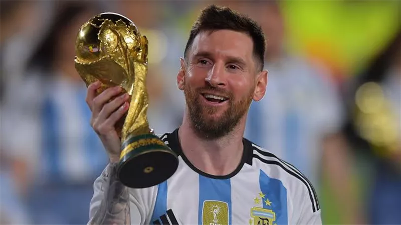 ميسي يدخل التاريخ بجائزة الأفضل «فيفا 2023» للمرة الثالثة