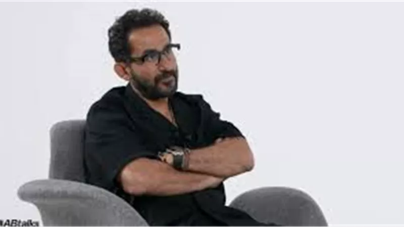 مظهر صادم لـ أحمد حلمي في أول صور بعد وفاة شقيقه
